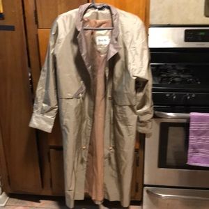 Rain coat vintage very rare hard to find🔥